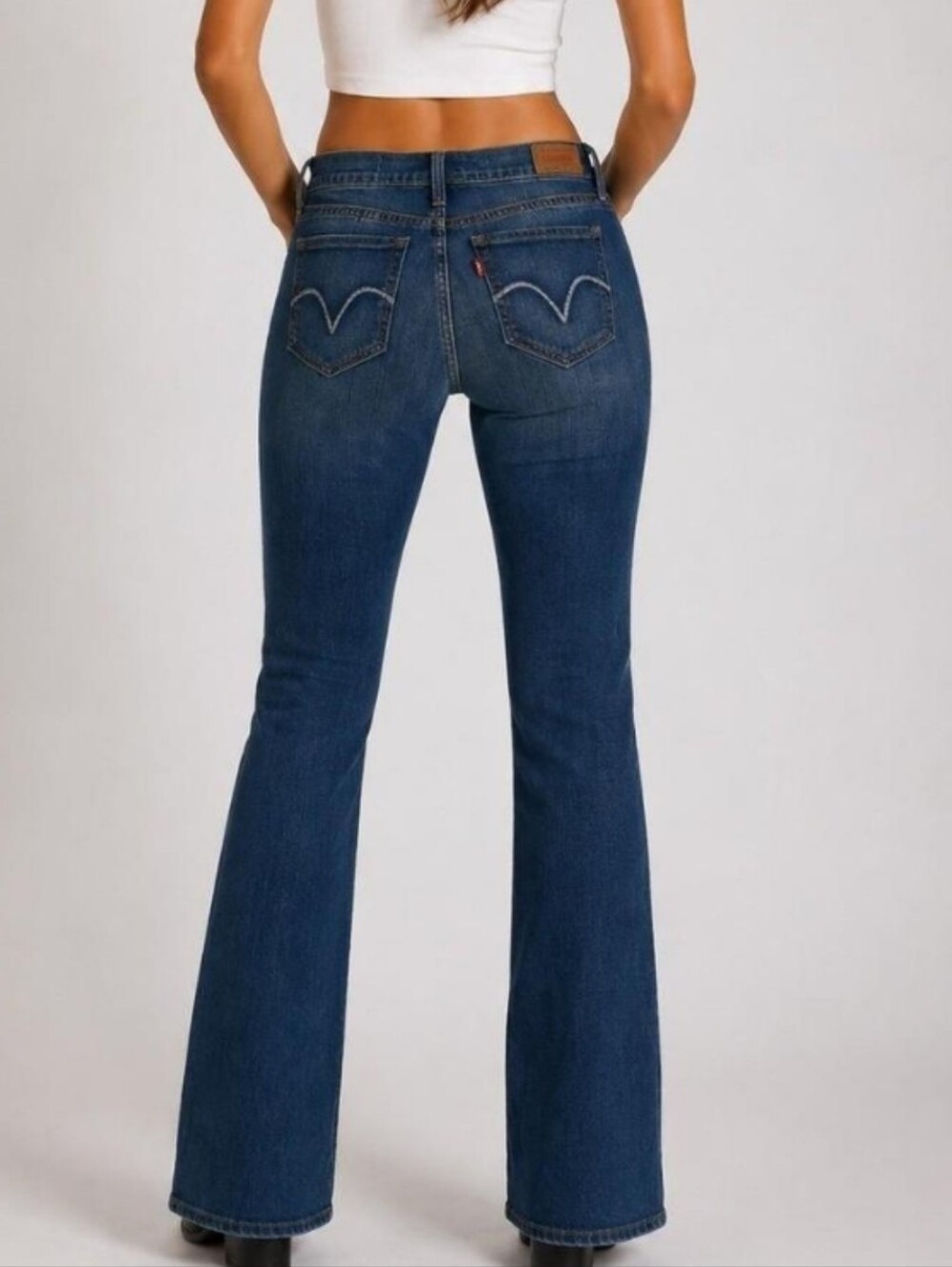 Levi's Women's Classic Boot Cut Stretchy Jeans - Blue Denim 30" Waist - Picture 2 of 7